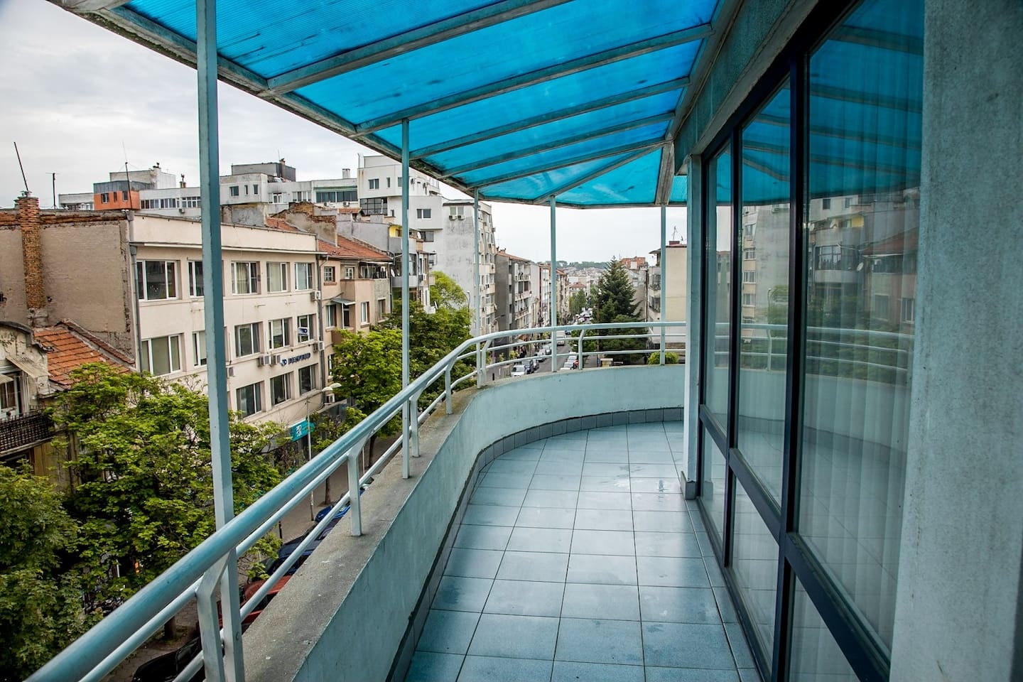 Spacious & Sunny Maisonette w/ Terrace near Centre 18 Flat Manager Booking