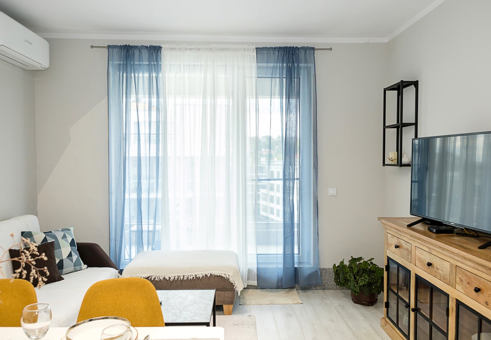 Chic 1BD Flat in St Constantine & Helena Complex 5 Flat Manager Booking