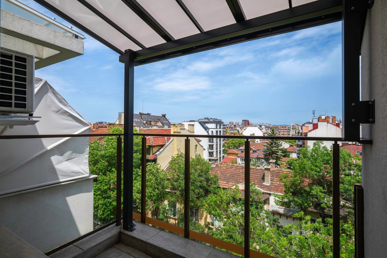 Feel at Home: Central 2BD Flat with Parking 13 Flat Manager Booking