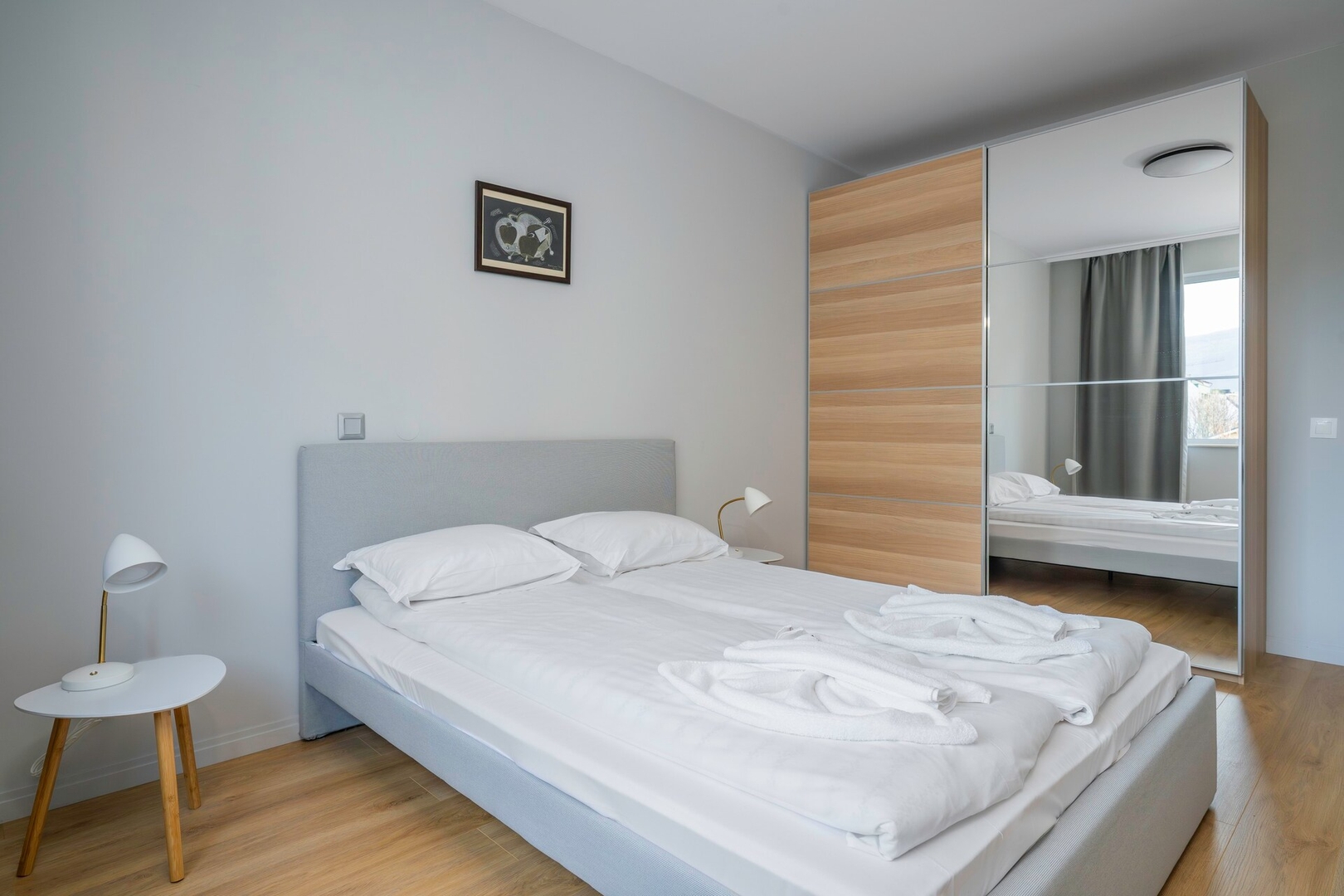 Modern and Central: 1BD Flat with Balcony 3 Flat Manager Booking