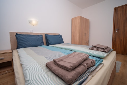 Spacious 2BD Apartment - Walk to City Center 21 Flat Manager Booking