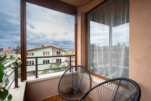 AeroLuxe Living 1BD Apartment 18 Flat Manager Booking