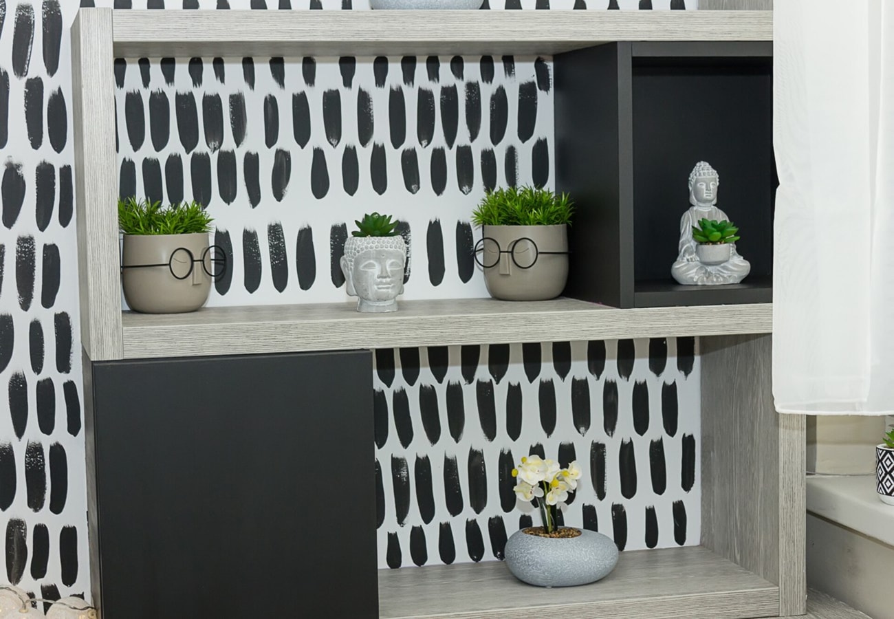 Black & White -1BD Flat in Varna Center 17 Flat Manager Booking