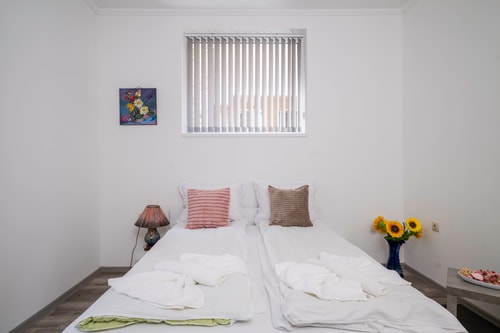 Central 1BD Next to Womens Market and Sofia's Gems 12 Flat Manager Booking