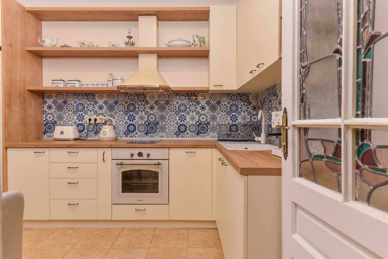 Spacious vintage 2BR, 2bath apartment 3 Flat Manager Booking