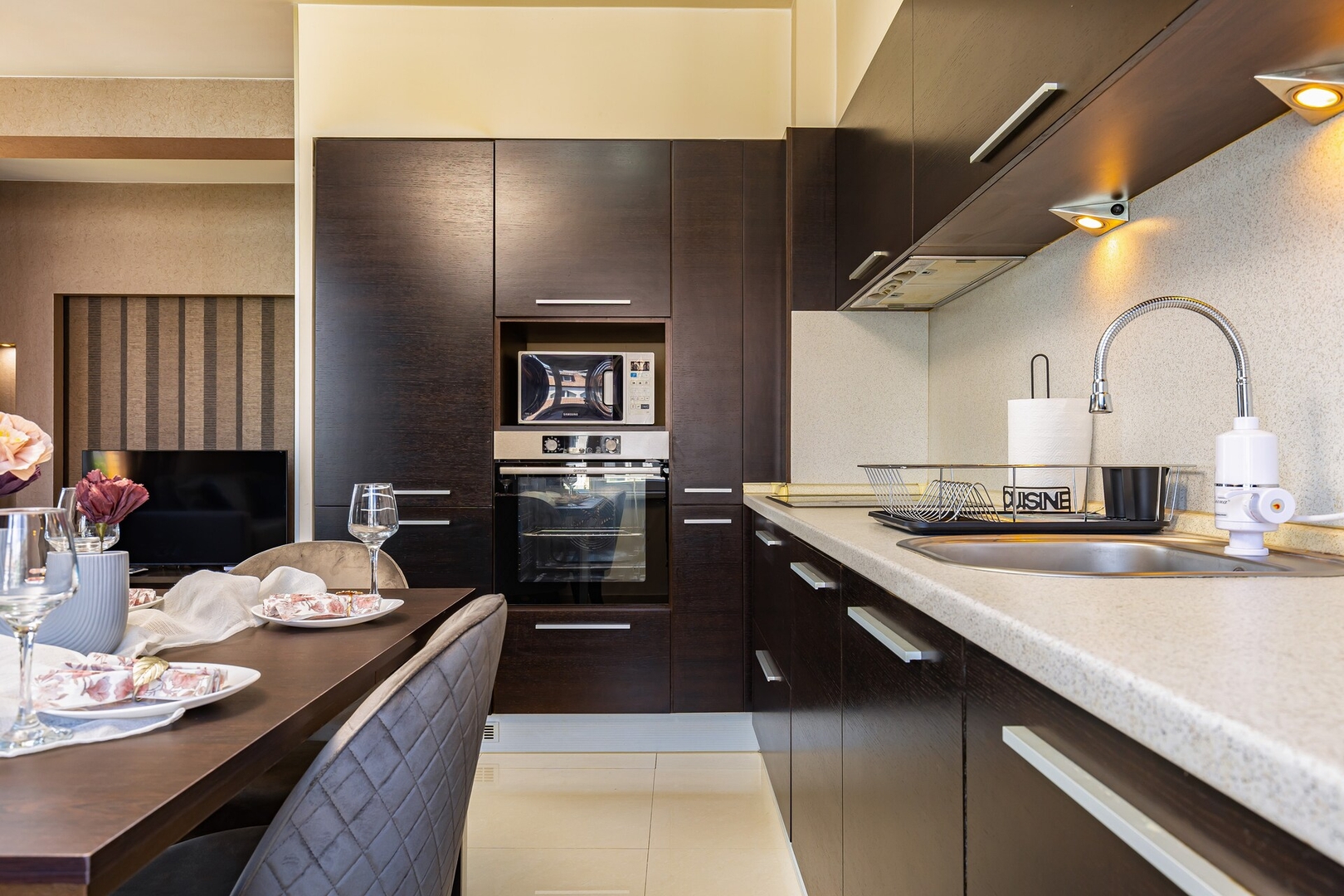 Modern 2BD - 14 min to Medical University 14 Flat Manager Booking