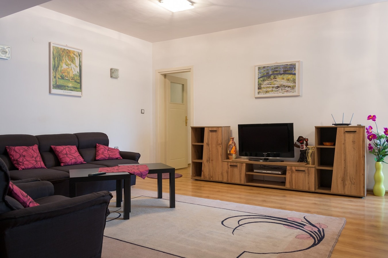 GLORIOUS - 2-Bedroom apartment near Youth Hill 5 Flat Manager Booking