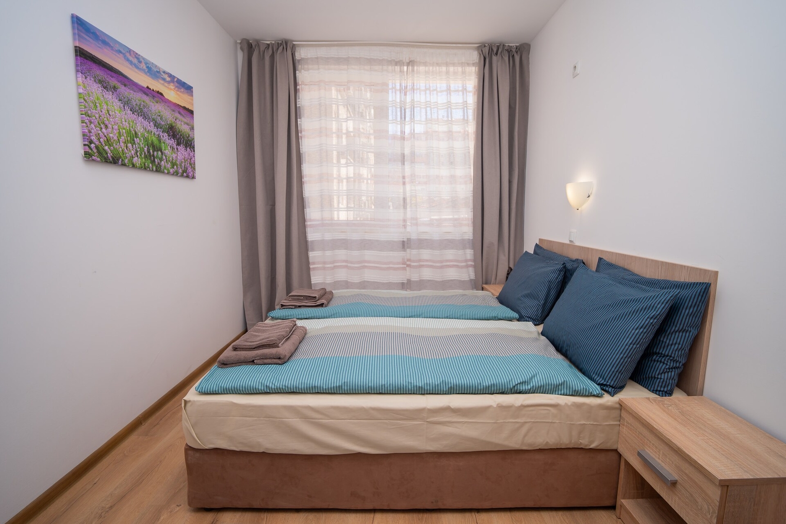 Spacious 2BD Apartment - Walk to City Center 2 Flat Manager Booking
