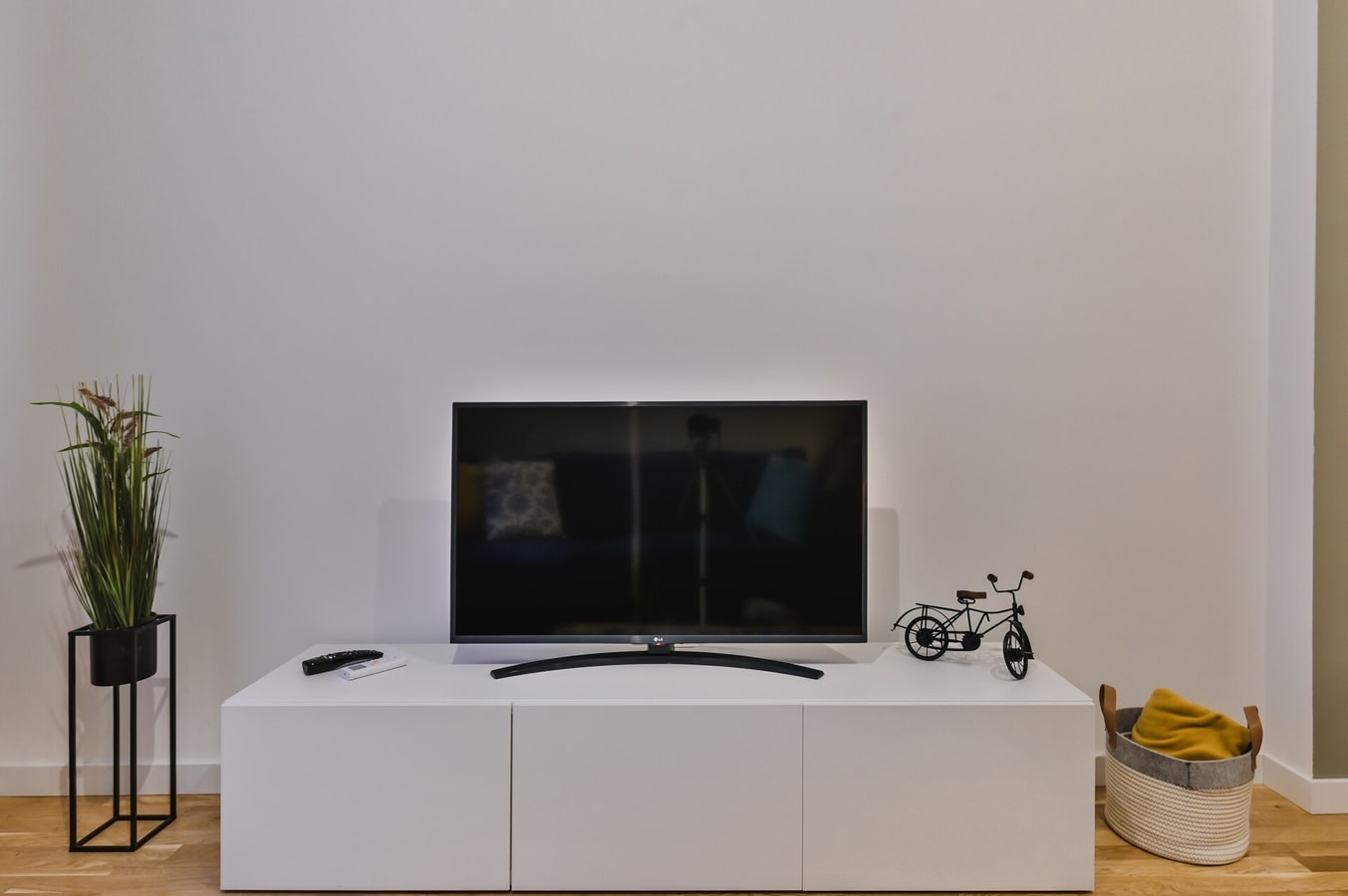 Pieces of Nature in a Stylish One-bedroom Flat 11 Flat Manager Booking