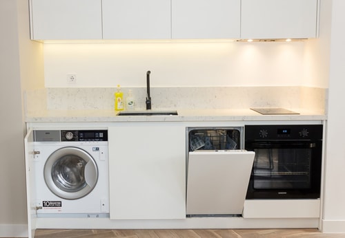 Central & Modern 2BD Apartment with Balcony 9 Flat Manager Booking