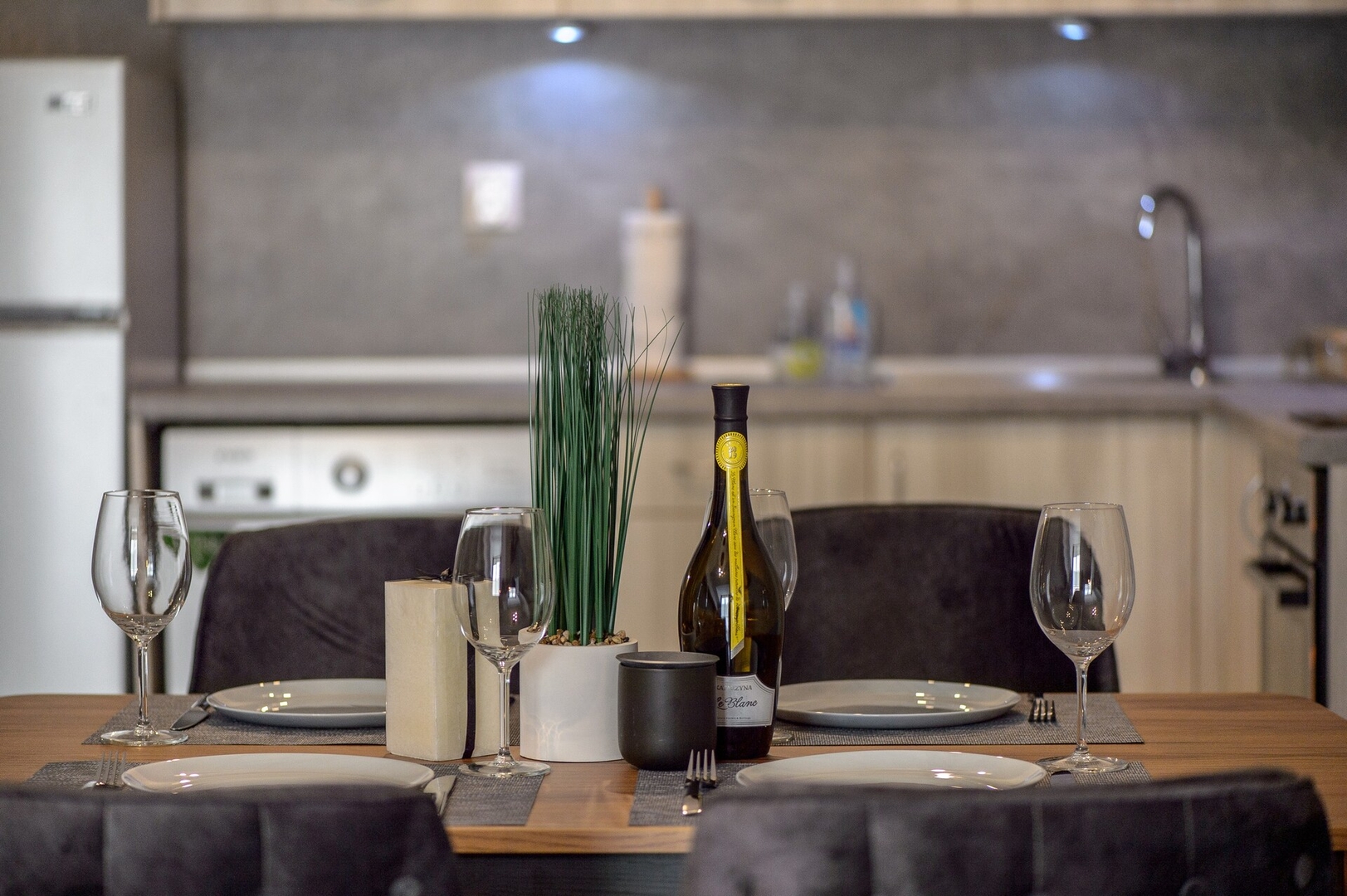 Luxury 2-bedroom apartment by Studenets Center 7 Flat Manager Booking
