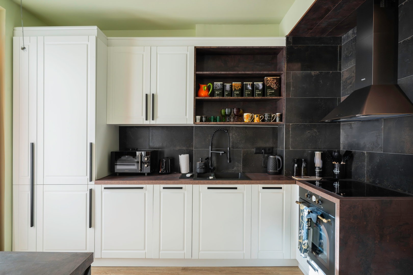 Urban Charm & Comfort: Chic 2BD in Prime Location 9 Flat Manager Booking
