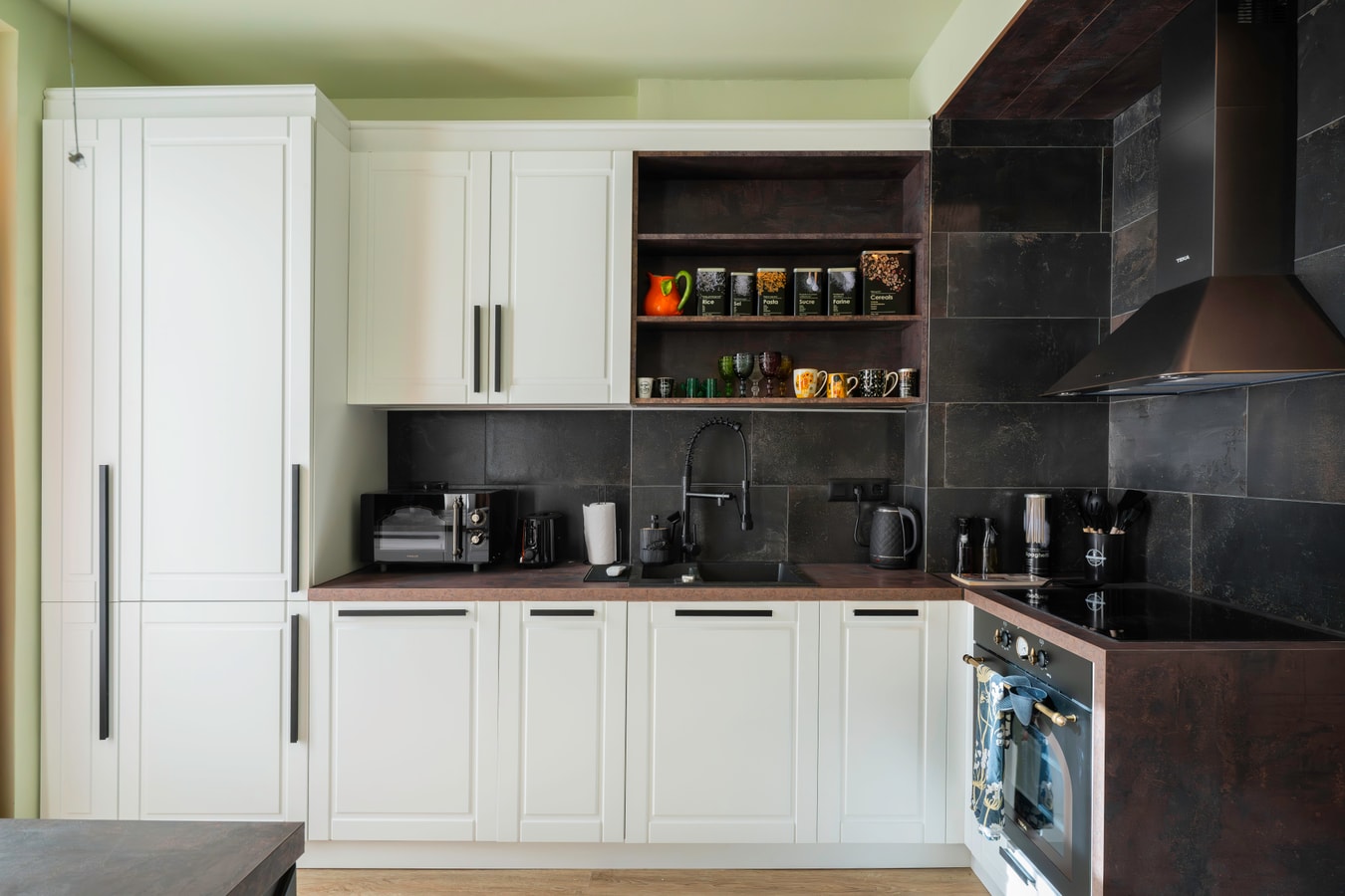 Urban Charm & Comfort - Chic 2BD in Prime Location 9 Flat Manager Booking