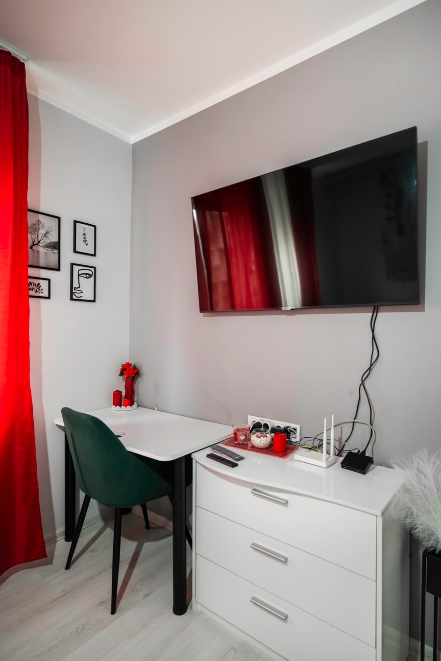 Feel Right at Home - Bright and Modern Apartment 10 Flat Manager Booking