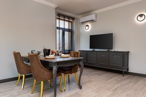 Central Apartments with Garden view - Apt No. 8 5 Flat Manager Booking