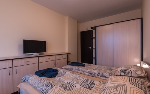 Charming, fully-furnished, 2-bedroom apartment. 5 Flat Manager Booking