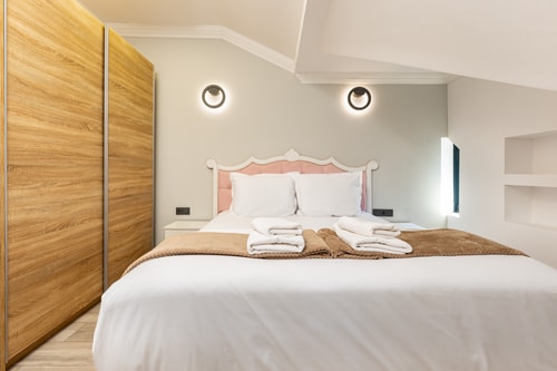 Central Apartments with Garden view - Apt No. 8 4 Flat Manager Booking