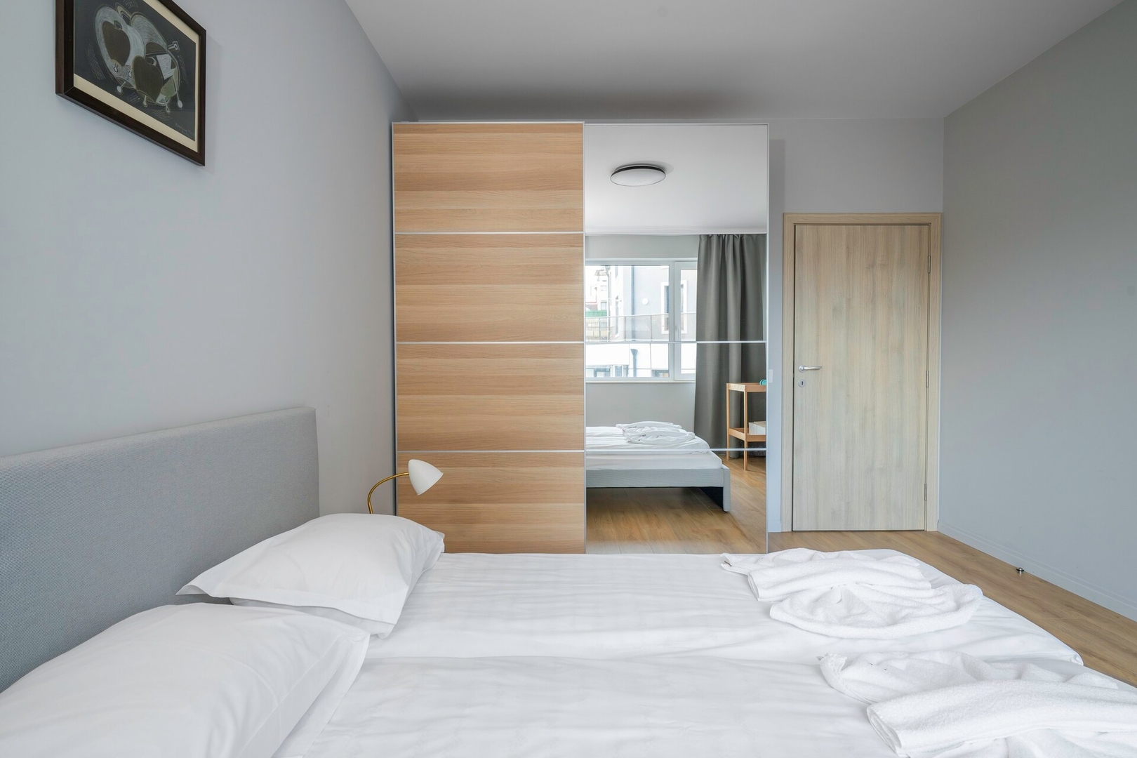 Modern and Central: 1BD Flat with Balcony 14 Flat Manager Booking