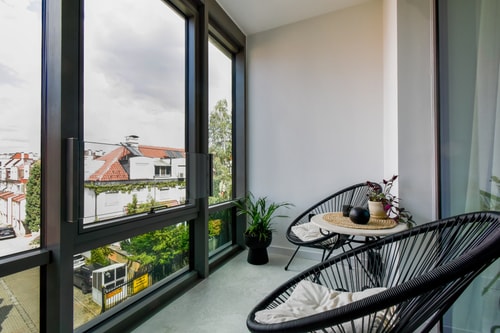 Modern & Quiet 1BR Near Center + Private Parking 11 Flat Manager Booking