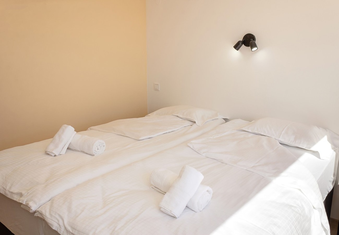 Spacious 3BD Flat with Large Terrace & Sea View 7 Flat Manager Booking