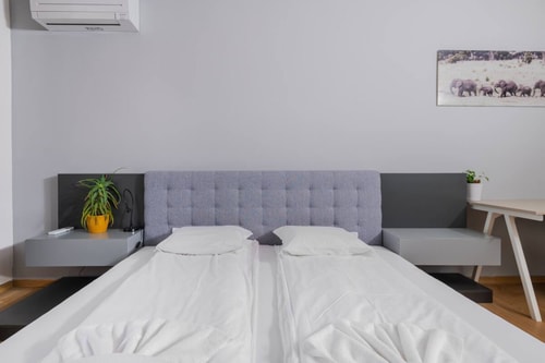 Yonita Gladstone 2BD · The Honeycomb Hideaway 12 Flat Manager Booking