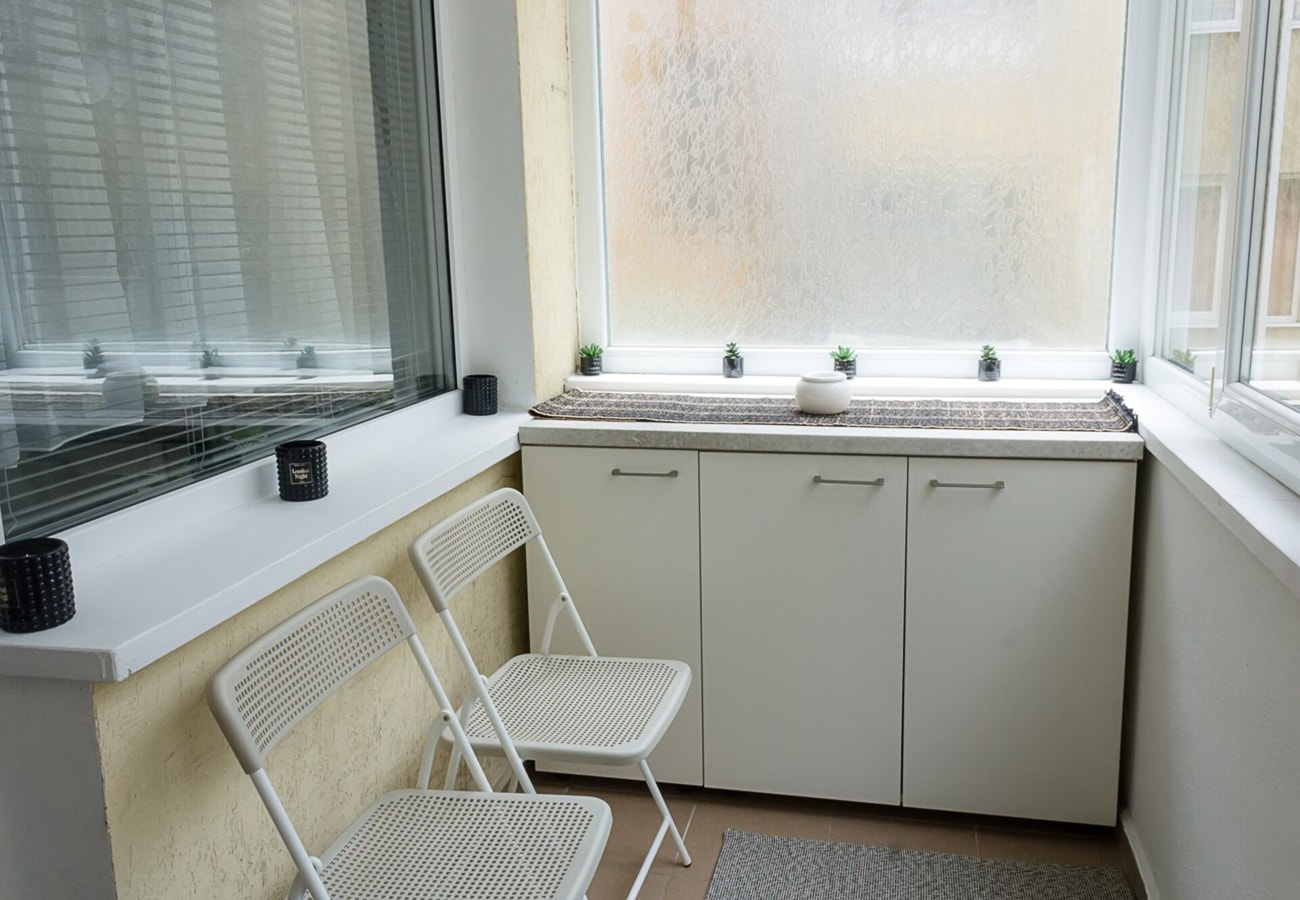 Black & White -1BD Flat in Varna Center 16 Flat Manager Booking