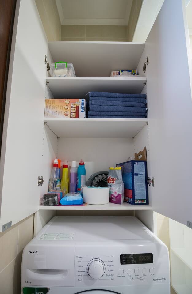 Pop your C-O-L-O-R-S - Funky and Modern 1BDR. Apt. 30 Flat Manager Booking