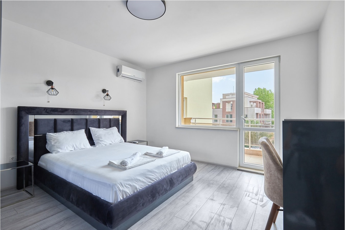 Sunny Seaside Retreat: 2BD Apartment in Nesebar Flat Manager Booking