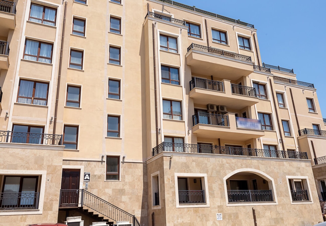 Beachfront Bliss-1BR Sea View Flat in Golden Sands 23 Flat Manager Booking