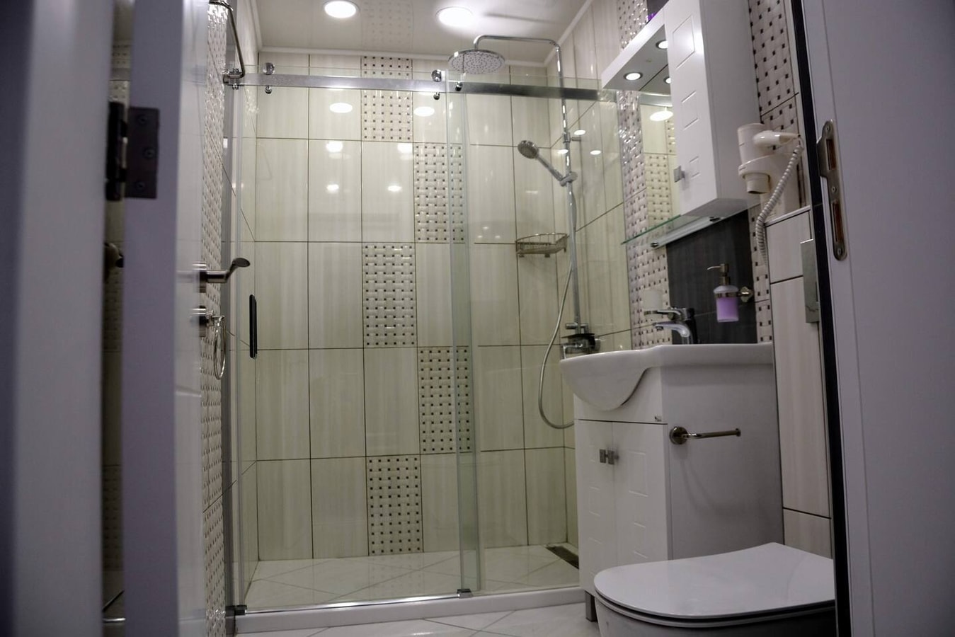 Unbeatable Location: New Lux Apartment Varna beach 38 Flat Manager Booking