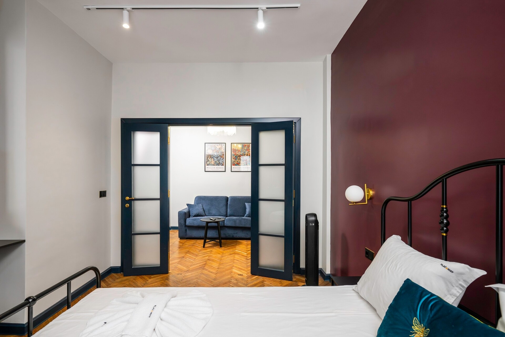 *Royal Retreat* - Your central designer spot 11 Flat Manager Booking