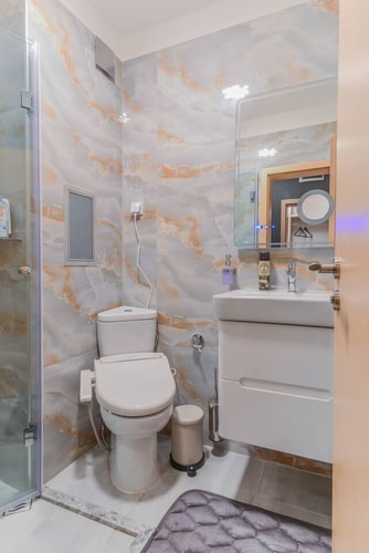 The Spot - fully equipped, central, modern studio 5 Flat Manager Booking