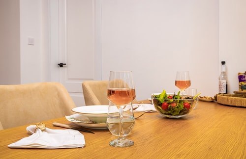 White&Grey Two 1-BD Apartments 21 Flat Manager Booking