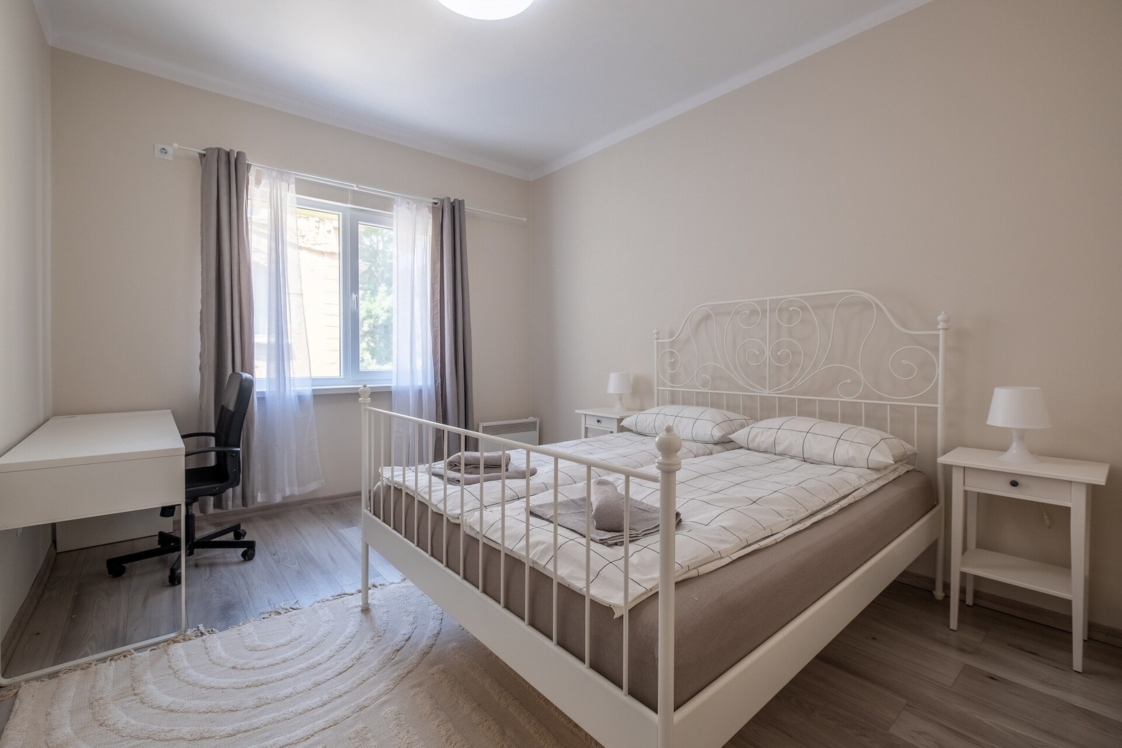 Central Charm ~ 2BD apartment close to NDK 14 Flat Manager Booking