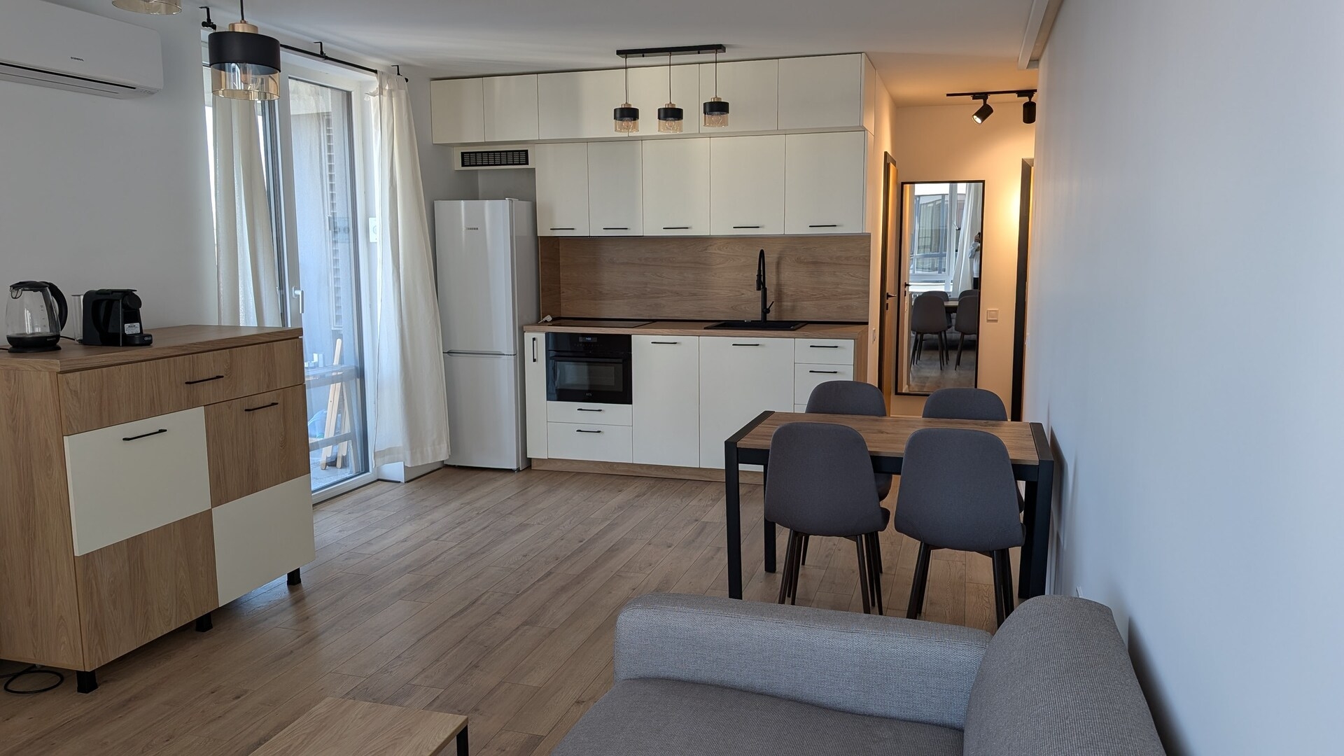 Stylish Living in Kompleks Reina - 1BD with desk 3 Flat Manager Booking