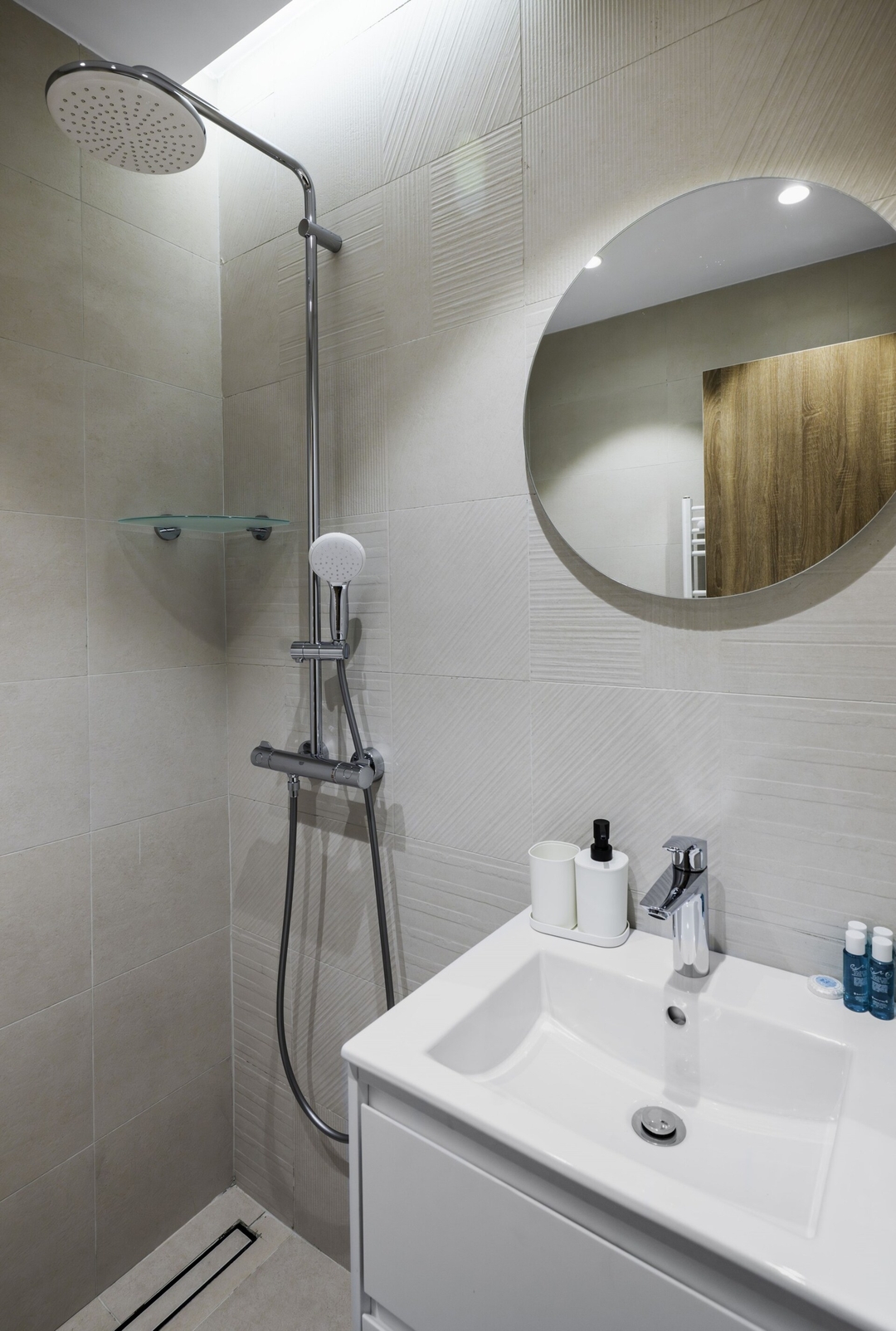 Aviva Living - 2BD Apartment With Free Parking 16 Flat Manager Booking