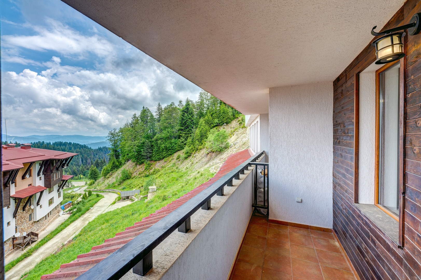 Colorful 2BD Apartment with Indoor Fireplace 0 Flat Manager Booking