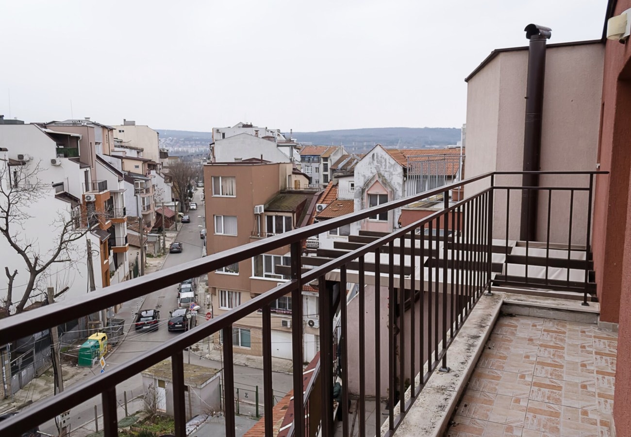 Modern 2-Level Apartment with Balcony in Varna 4 Flat Manager Booking