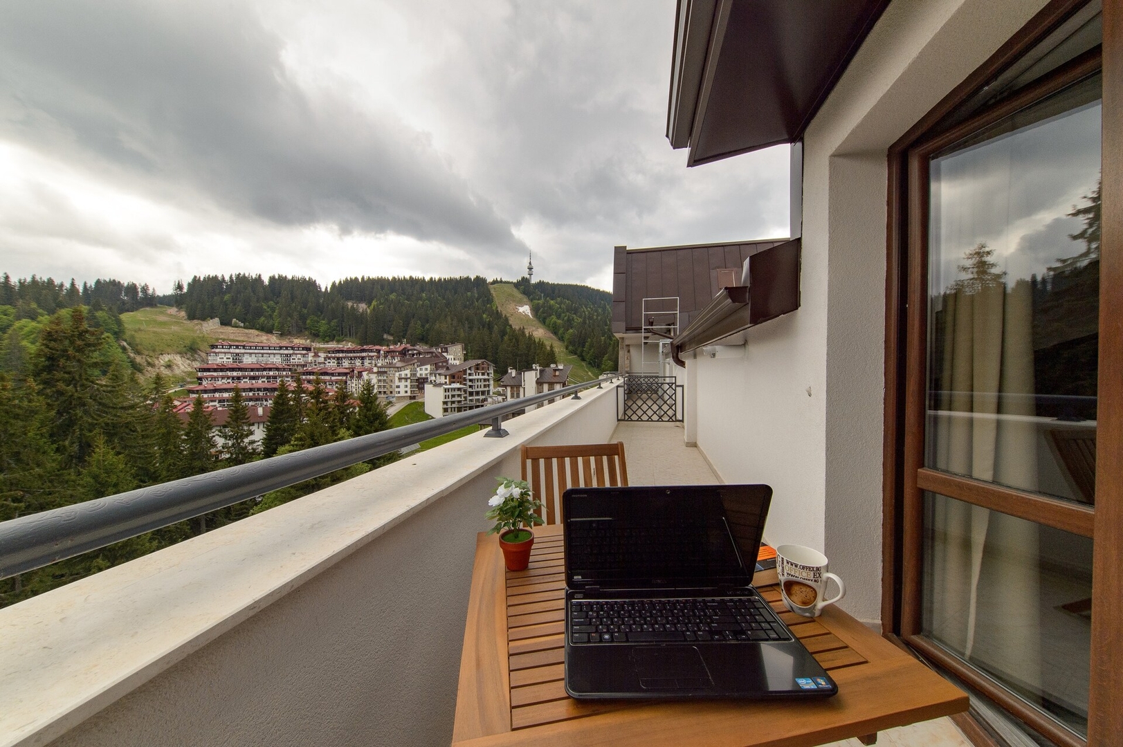 Luxury 2-bedroom apartment by Studenets Center 22 Flat Manager Booking