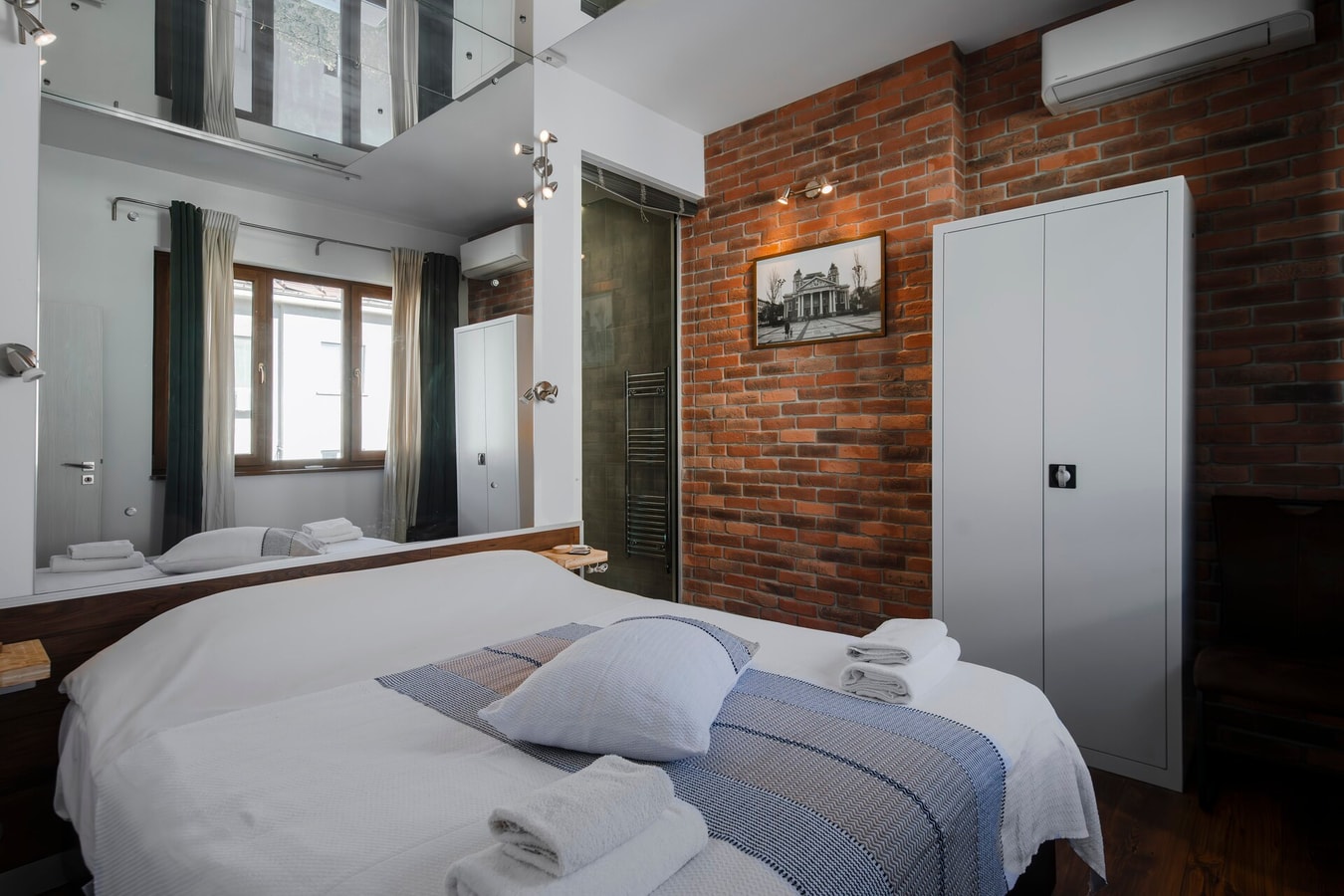 Cinématique - Designer 1BD on Solunska Flat Manager Booking