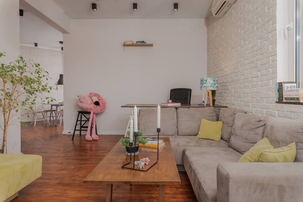 Flamingo Flat /Two-bedroom with Balcony\ Flataway