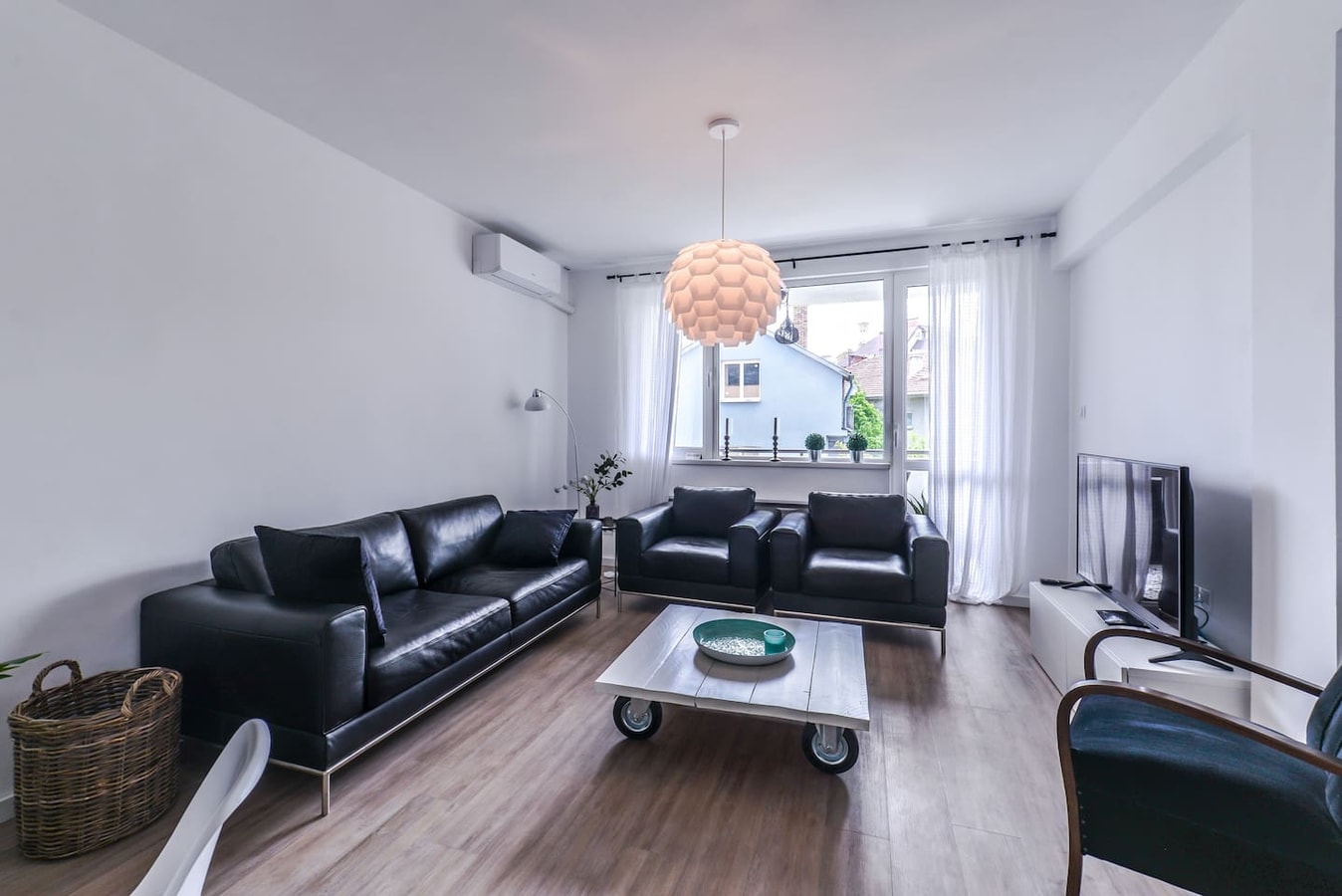 66 Apartment - Stylish Two Bedroom in Lozenets
