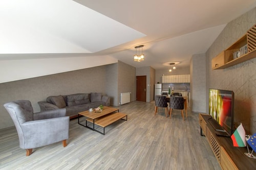 Luxury 2-bedroom apartment by Studenets Center 11 Flataway