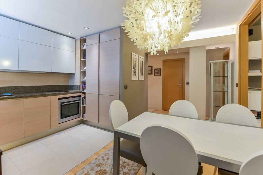 Stylish One-bedroom Flat with Amazing City View Flataway