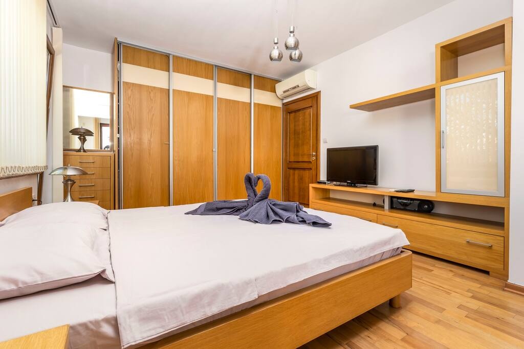 PLOVDIV Rumyana Sred · 2BD-2BTHR-Apartment close to the Ancient Town 14 Flat Manager Booking