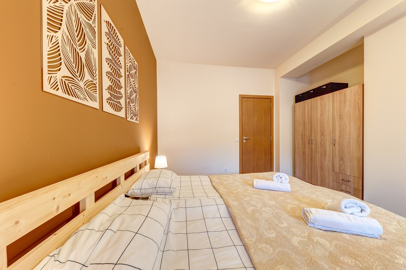 Cosy 1BD Apt w/ Free Parking and Balcony 19 Flat Manager Booking