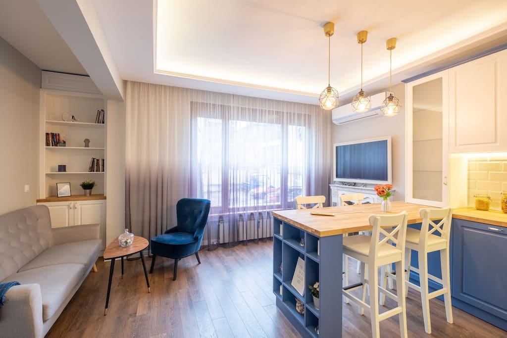 Designer & Cozy 2BD Flat with a parking in the city center