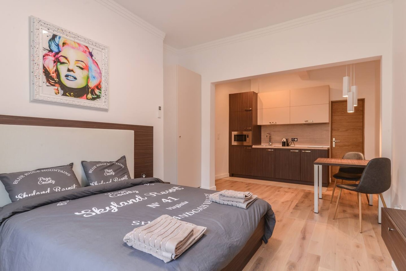 MOCCA & CACAO Studios - Crystal Garden, CENTRAL 5 Flat Manager Booking
