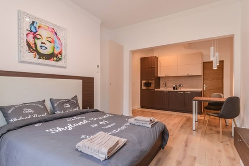 MOCCA & CACAO Studios - Crystal Garden, CENTRAL 5 Flat Manager Booking