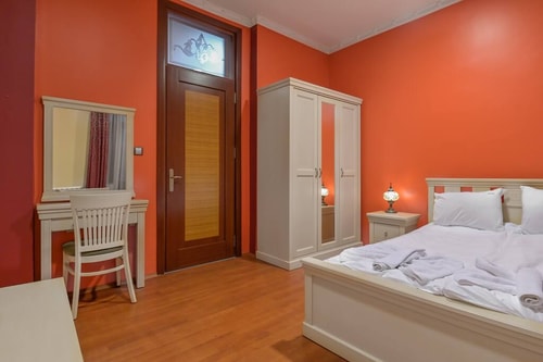 Life in Colors ~ Two-Bedroom Premium Apartment 11 Flataway